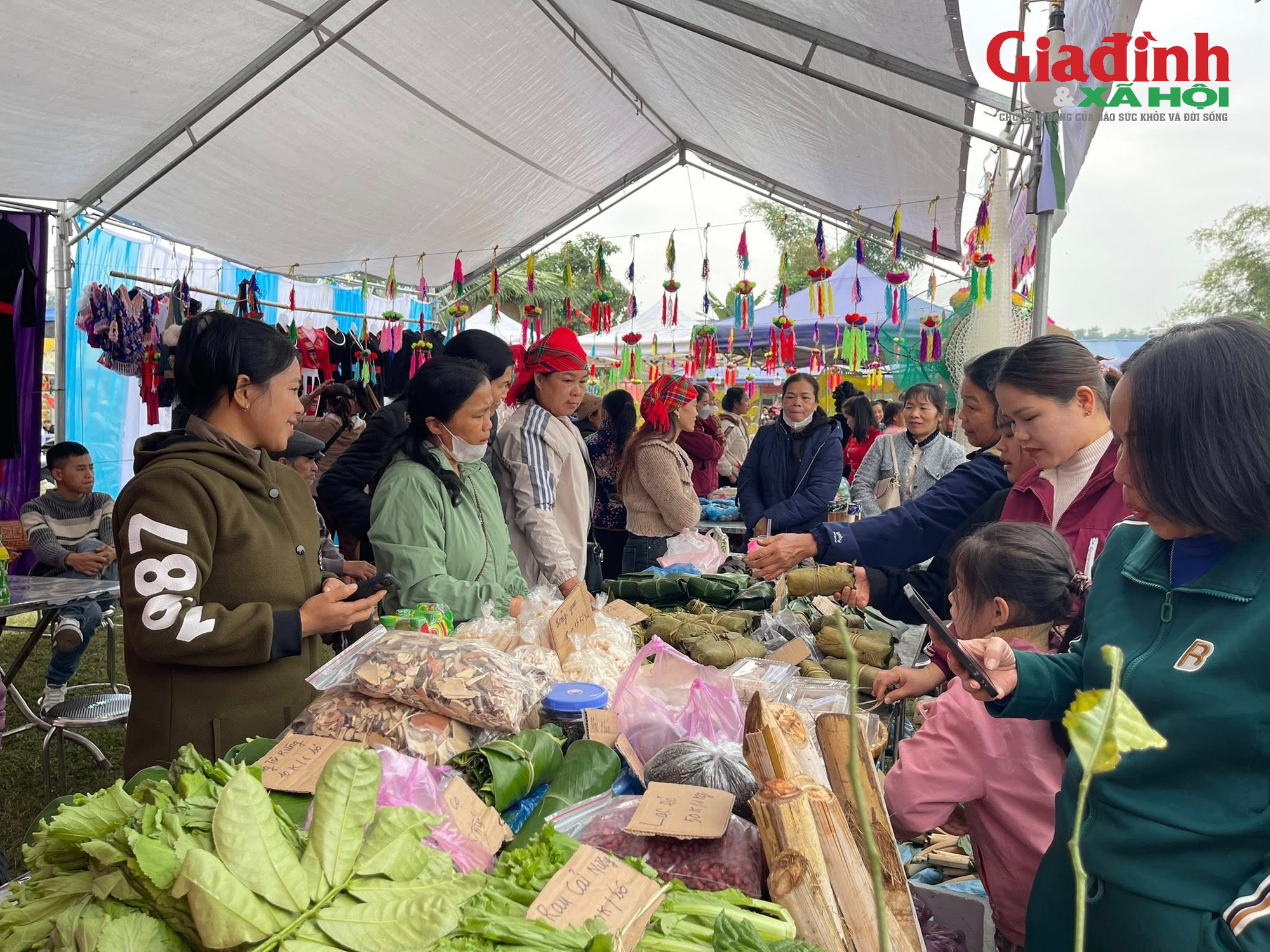 Ng&agrave;y hội chợ qu&ecirc; T&acirc;n Mỹ: Bảo vệ người ti&ecirc;u d&ugrave;ng với đặc sản gi&aacute; rẻ - Ảnh 3.