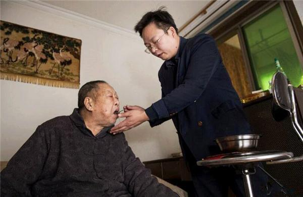 Thần đồng từng đỗ đại học hàng đầu với điểm tuyệt đối giờ làm bảo vệ mức lương 7 triệu đồng: Chính chủ lên tiếng - Ảnh 3. Thần đồng từng đỗ đại học hàng đầu với điểm tuyệt đối giờ làm bảo vệ mức lương 7 triệu đồng: Chính chủ lên tiếng - Ảnh 3.