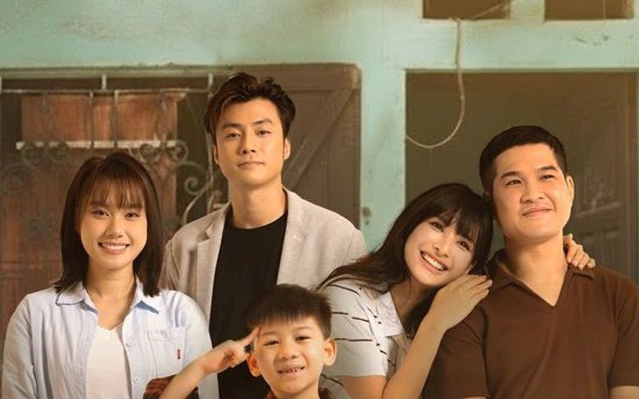 Đạo diễn "Đi giữa trời rực rỡ" gây bất ngờ với "Bẻ lái cuộc đời"