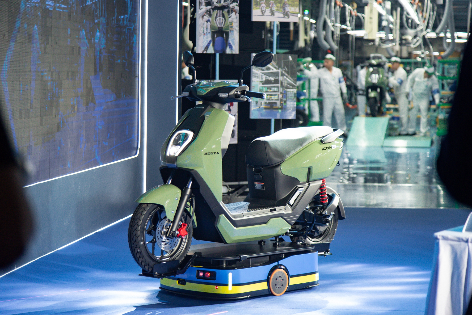 Giá xe máy điện của Honda bán ở Việt Nam giảm sốc chỉ từ 19,9 triệu đồng thiết kế tiện ích, cốp rộng, pin bền, rẻ hơn Vision, chỉ như xe số Wave Alpha - Ảnh 2.