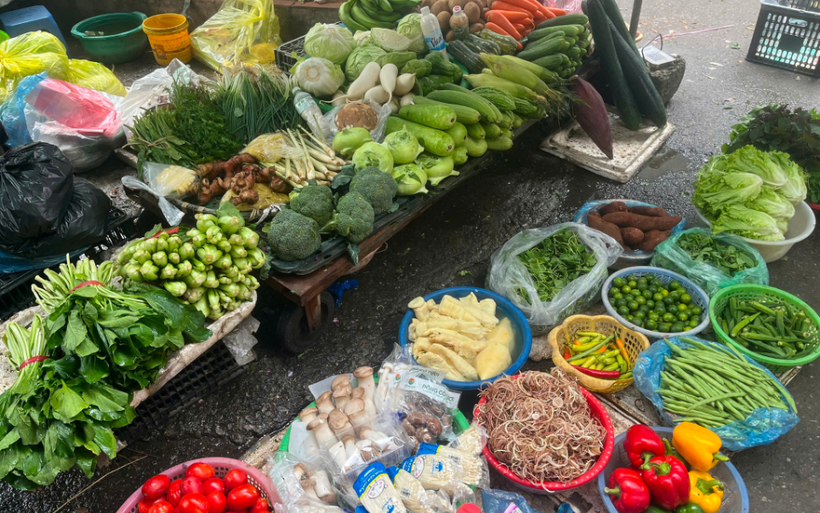 Hà Nội, giá rau xanh bắt đầu "hạ nhiệt" sau thời gian tăng cao