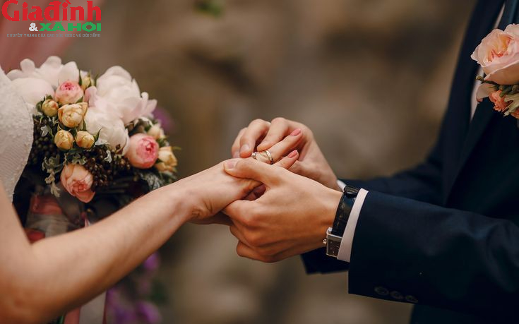 Vì sao có những cặp đôi càng sống lâu bên nhau, hôn nhân lại càng hạnh phúc?