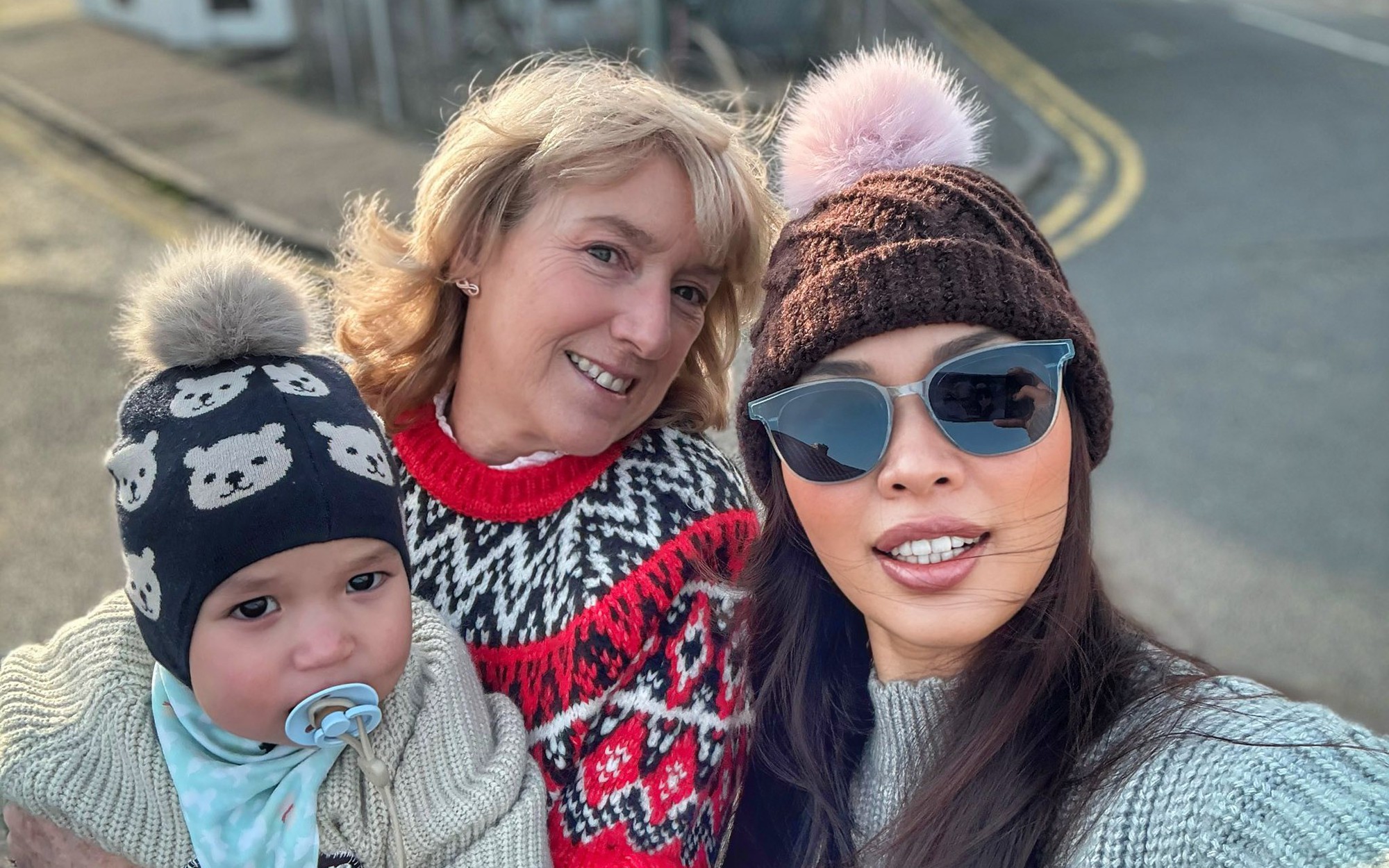 Con g&aacute;i lai T&acirc;y của H&agrave; Anh x&uacute;ng x&iacute;nh &aacute;o d&agrave;i đ&oacute;n Tết  - Ảnh 1.