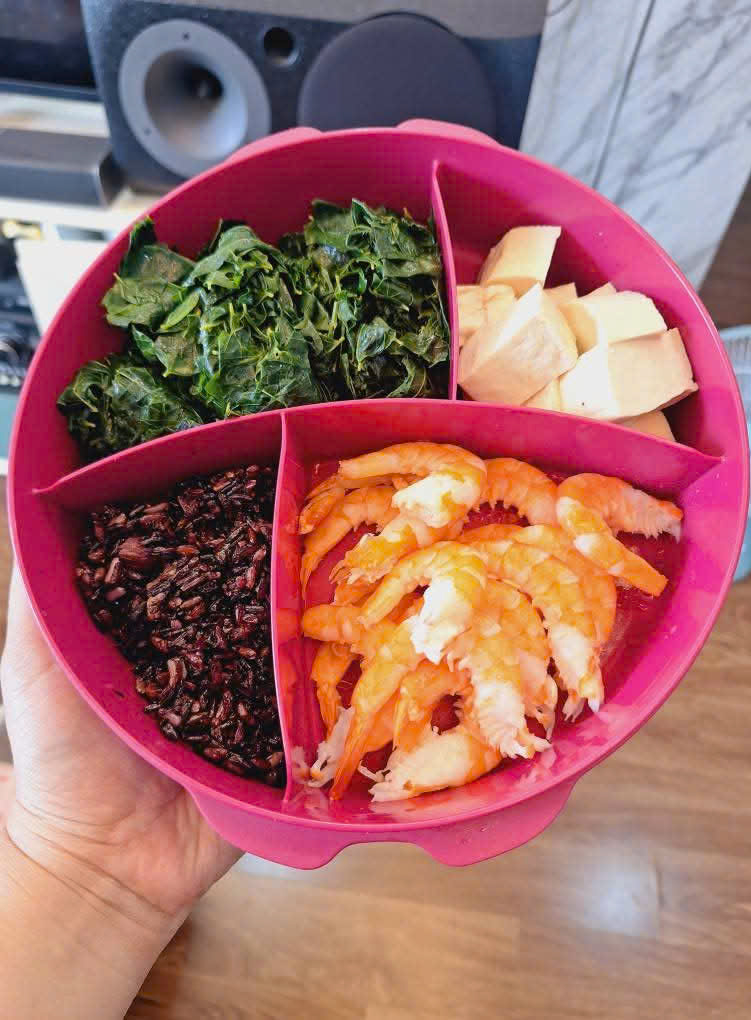 Tự nấu cơm mang đi l&agrave;m, mẹ 8X giảm 15 kg sau 9 th&aacute;ng - Ảnh 8.