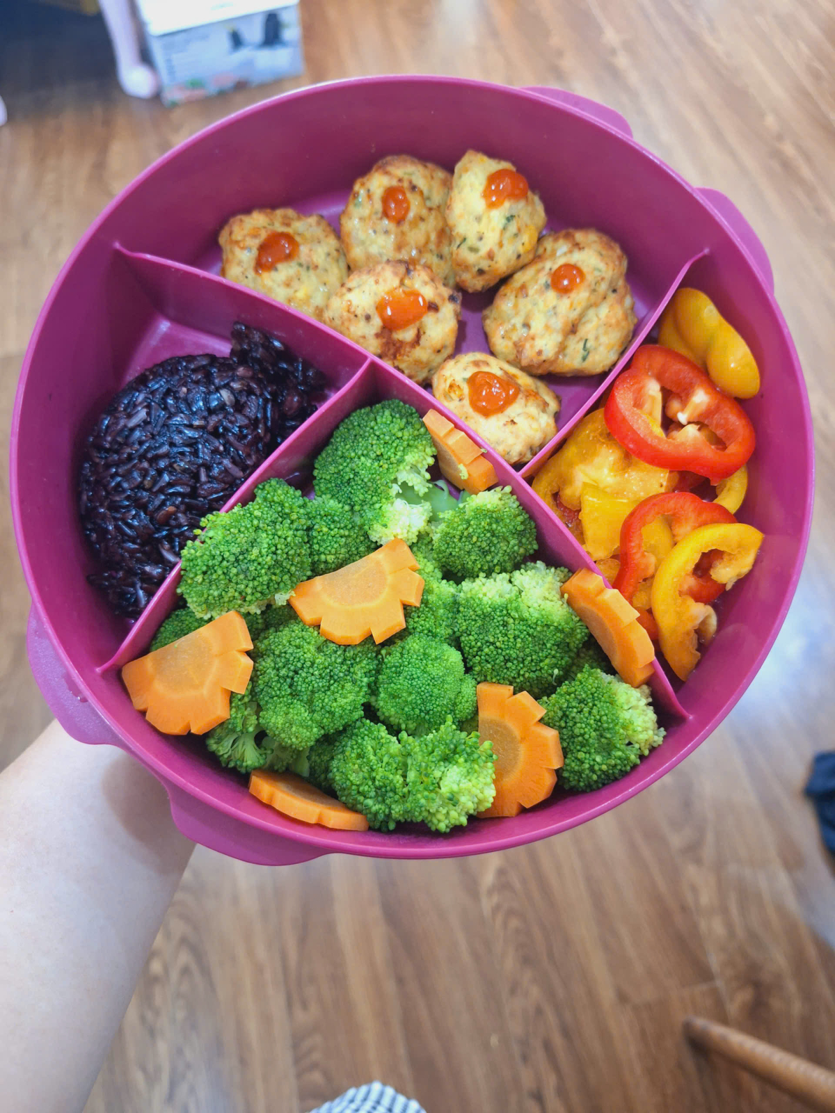 Tự nấu cơm mang đi l&agrave;m, mẹ 8X giảm 15 kg sau 9 th&aacute;ng - Ảnh 5.