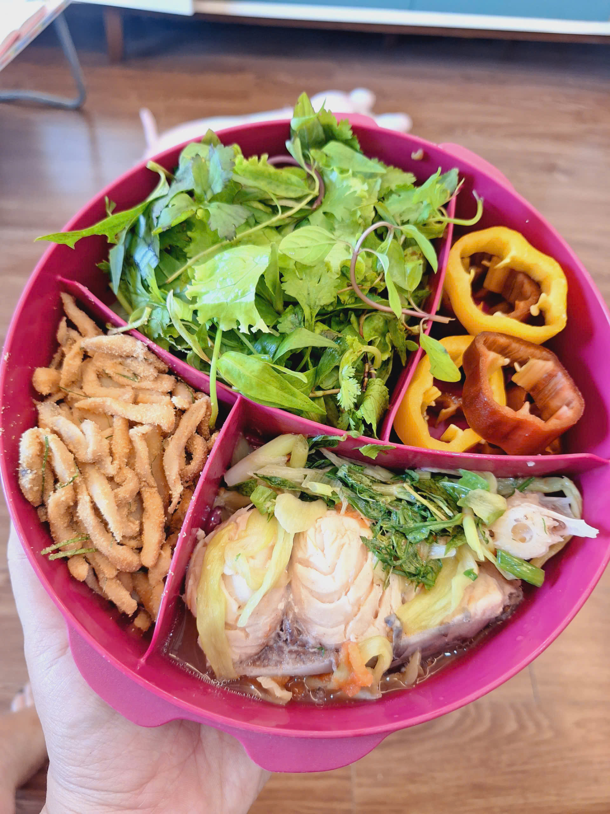 Tự nấu cơm mang đi l&agrave;m, mẹ 8X giảm 15 kg sau 9 th&aacute;ng - Ảnh 4.