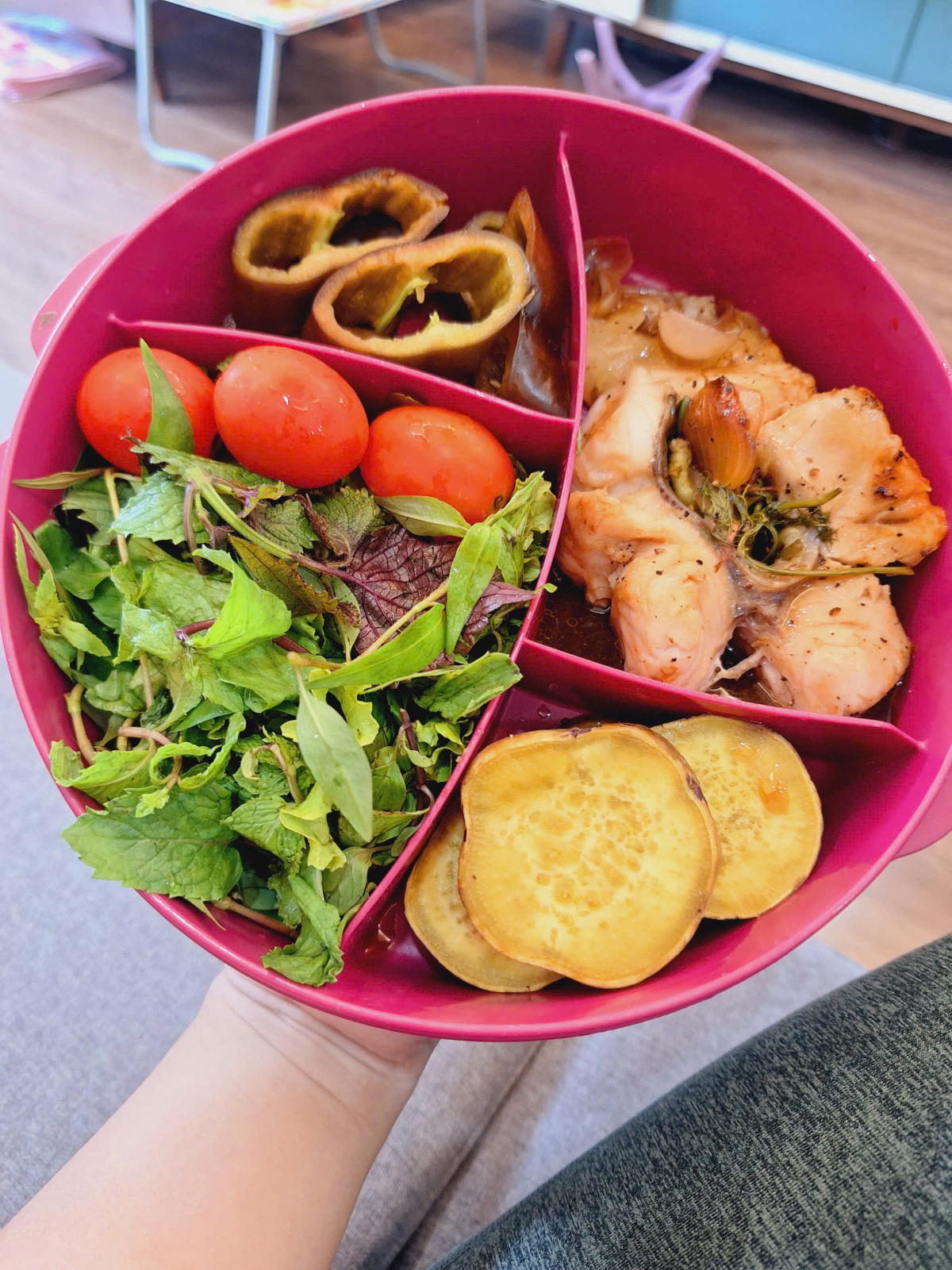 Tự nấu cơm mang đi l&agrave;m, mẹ 8X giảm 15 kg sau 9 th&aacute;ng - Ảnh 2.