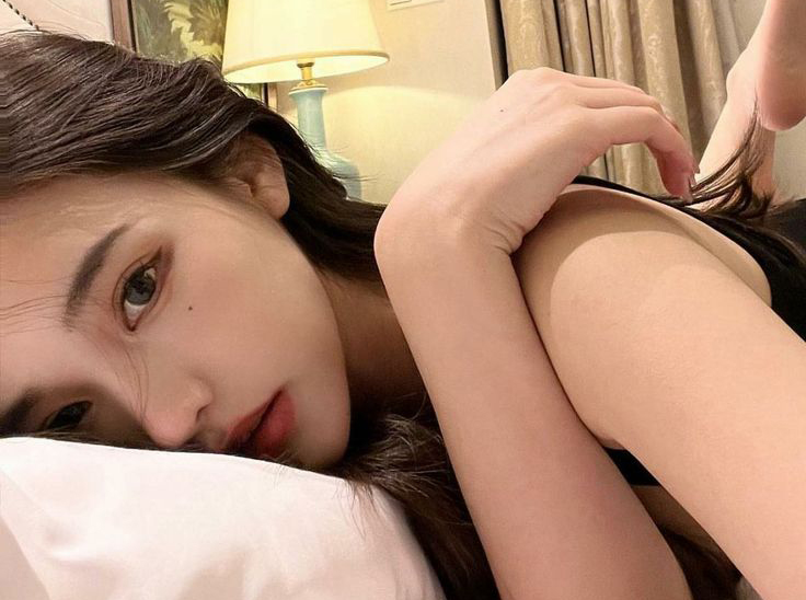 Đ&acirc;y l&agrave; 6 c&aacute;ch m&agrave; thức khuya "t&agrave;n ph&aacute;" nhan sắc, "b&agrave;o m&ograve;n" tuổi thọ của chị em phụ nữ - Ảnh 1.