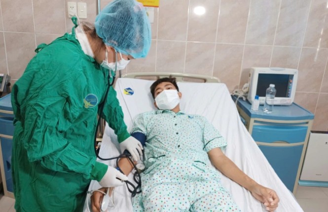 Thanh niên 25 tuổi suy thận giai đoạn cuối thừa nhận 1 sai lầm nhiều người Việt mắc phải - Ảnh 2.