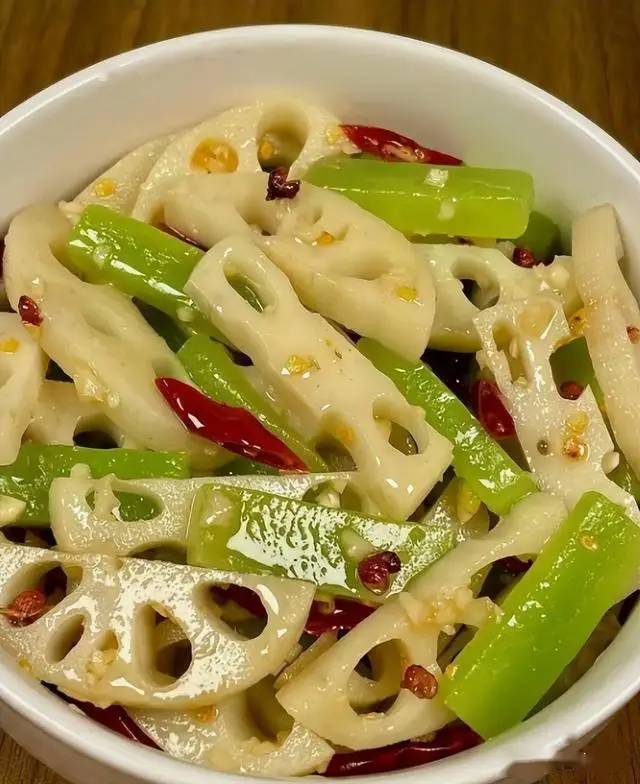 Phụ nữ muốn chống l&atilde;o h&oacute;a n&ecirc;n ăn 5 loại rau gi&agrave;u kiềm v&agrave;o m&ugrave;a đ&ocirc;ng: Ch&uacute;ng sản sinh estrogen v&ocirc; địch, khu&ocirc;n mặt trẻ hơn d&ugrave; ở tuổi n&agrave;o - Ảnh 3.