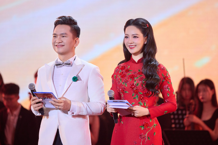 Cặp đ&ocirc;i MC ăn &yacute; của VTV, sống k&iacute;n tiếng ngo&agrave;i đời l&agrave; ai? - Ảnh 3.