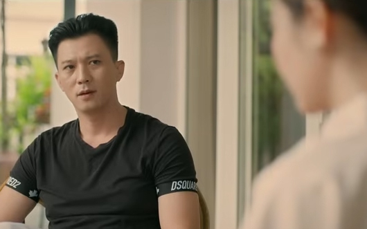 NSƯT Hoàng Hải, NSƯT Kiều Anh làm xe ôm công nghệ, shipper trong 'Gia đình trái dấu' - Ảnh 6. NSƯT Hoàng Hải, NSƯT Kiều Anh làm xe ôm công nghệ, shipper trong 'Gia đình trái dấu' - Ảnh 6.