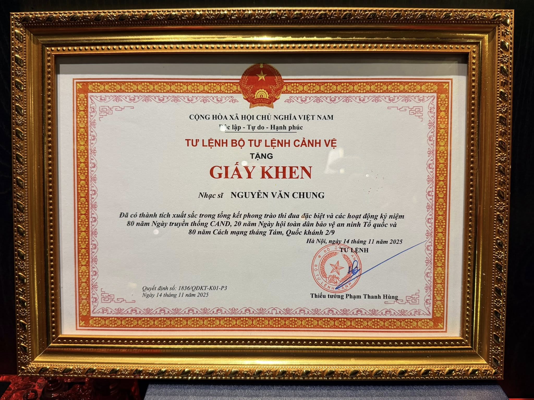 Nhạc sĩ Nguyễn Văn Chung trúng tuyển đại học ở tuổi 42 và nhận Giấy khen đặc biệt - Ảnh 3. Nhạc sĩ Nguyễn Văn Chung trúng tuyển đại học ở tuổi 42 và nhận Giấy khen đặc biệt - Ảnh 3.