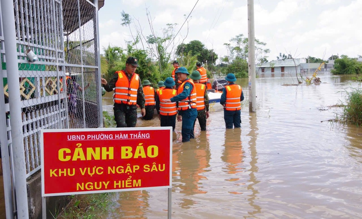Lũ lên nhanh khiến hơn 1.700 căn nhà ở Lâm Đồng bị ngập, có nơi đến 2,5m - Ảnh 2.