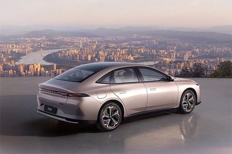 Sedan hạng C hybrid giá 372 triệu đồng siêu tiết kiệm nhiên liệu, trang bị sánh ngang Toyota Camry, rẻ như Kia Morning, Hyundai Grand i10 - Ảnh 2. Sedan hạng C hybrid giá 372 triệu đồng siêu tiết kiệm nhiên liệu, trang bị sánh ngang Toyota Camry, rẻ như Kia Morning, Hyundai Grand i10 - Ảnh 2.