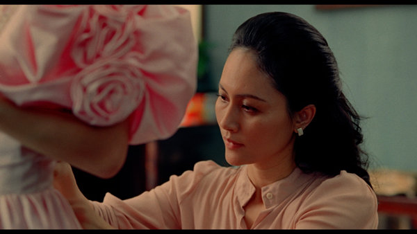 Cận cảnh cô dâu chú rể trong đám cưới thập niên 80 khiến khán giả tò mò  - Ảnh 4.