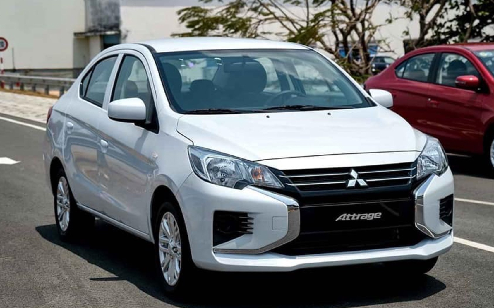 Sedan hạng B si&ecirc;u tiết kiệm xăng giảm sốc, rẻ chỉ ngang xe hạng A: KIA Soluto, Mitsubishi Attrage c&ograve;n bao nhi&ecirc;u? - Ảnh 3.