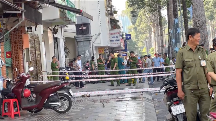 Cháy quán ăn ở trung tâm TP.HCM lúc rạng sáng, 4 người tử vong - Ảnh 1.