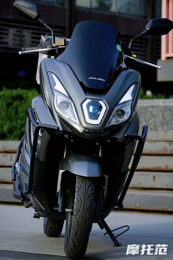 Xe ga 150cc giá 26 triệu đồng: Lựa chọn tuyệt vời cho người tiêu dùng - Ảnh 4. Xe ga 150cc giá 26 triệu đồng: Lựa chọn tuyệt vời cho người tiêu dùng - Ảnh 4.