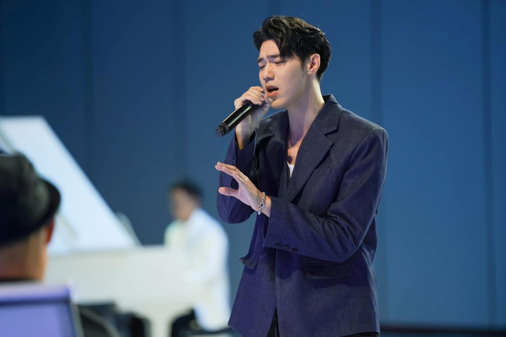 Ca sĩ cao 1m78, đẹp trai như 'nam thần' từng học cảnh s&aacute;t l&agrave; ai? - Ảnh 8.