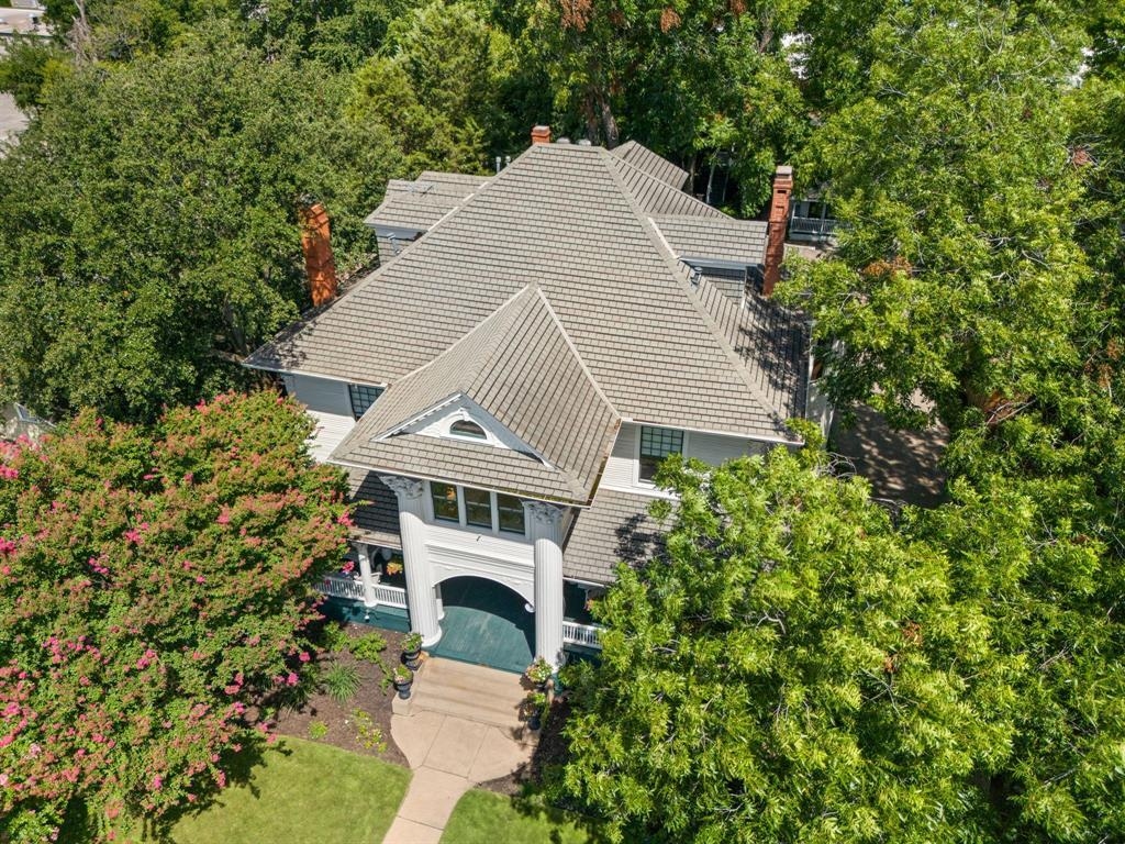 Ngắm biệt thự 1,4 triệu USD của bố mẹ Ngô Mỹ Uyên ở Mỹ - Ảnh 2.