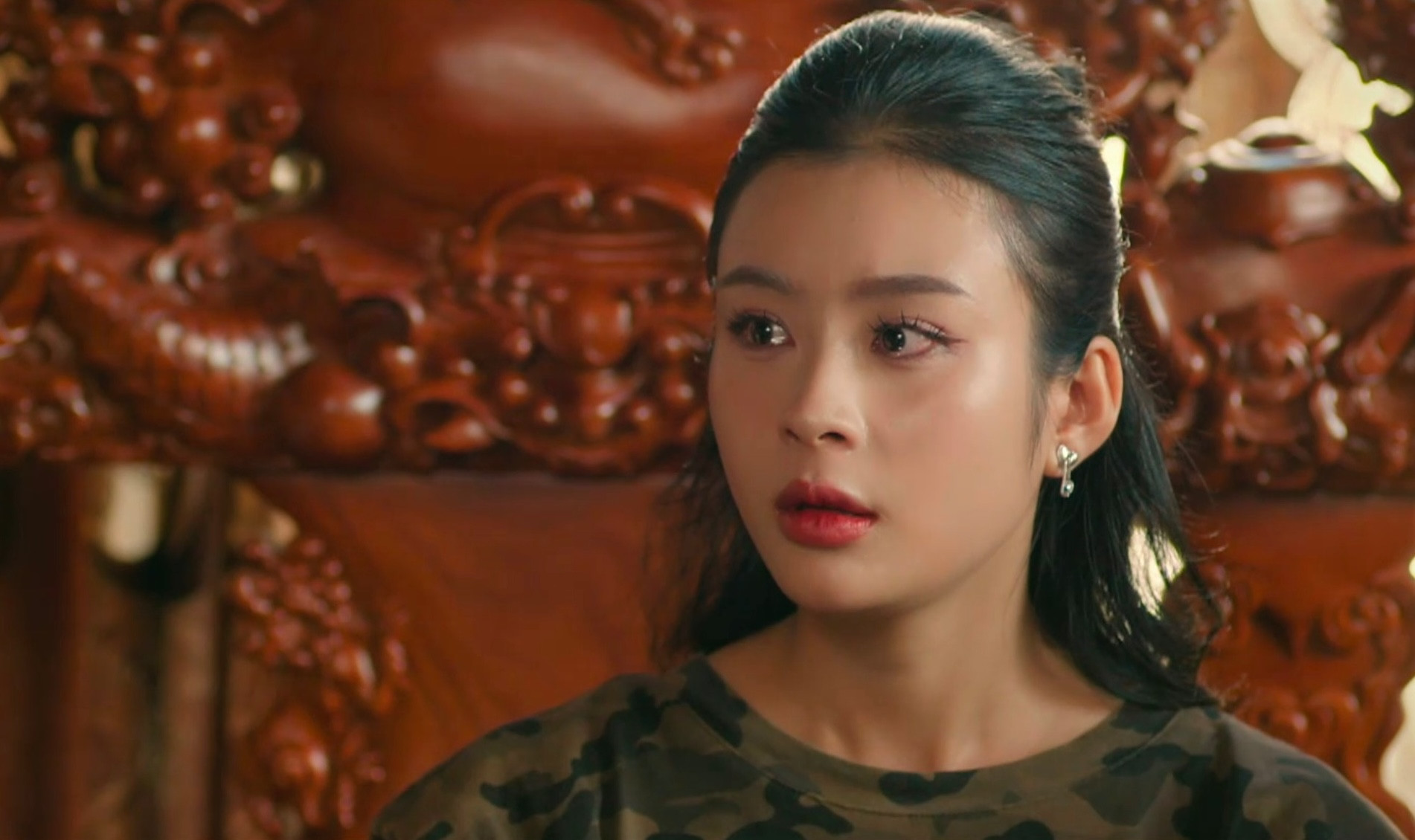 Diễn viên 21 tuổi đóng con gái ông trùm si tình trên phim VTV là ai? - Ảnh 2.