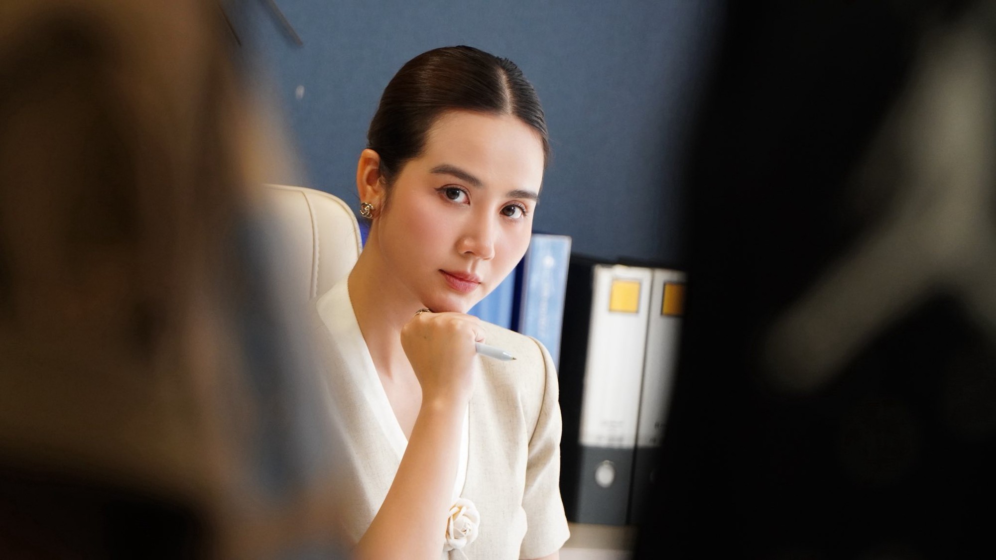 Diễn viên Huyền Lizzie tỏa sáng với vai Ngân trong Cách em 1 milimet gây sốt - Ảnh 1. Diễn viên Huyền Lizzie tỏa sáng với vai Ngân trong Cách em 1 milimet gây sốt - Ảnh 1.