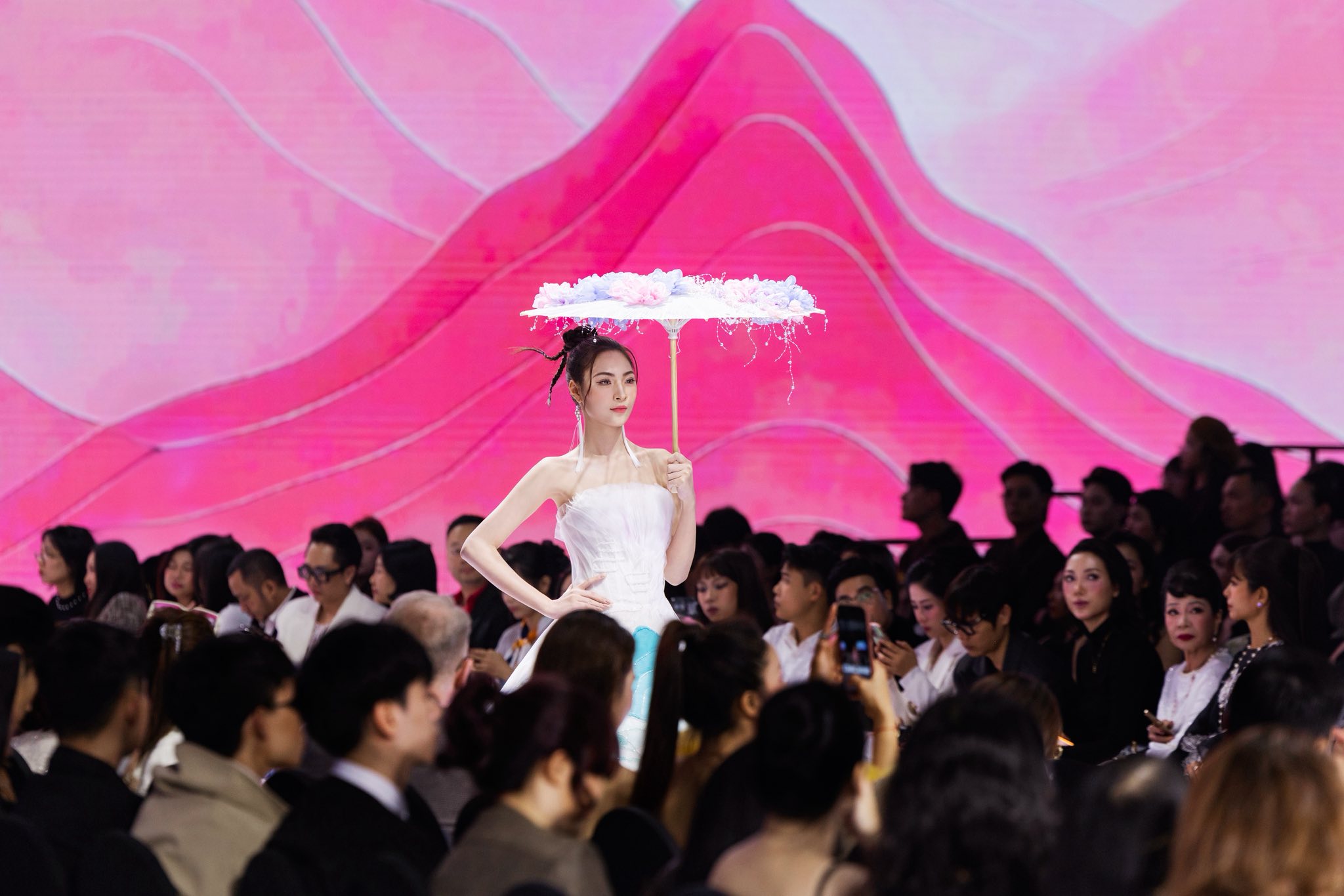 3 Người đẹp Hưng Yên gây chú ý tại Miss World Vietnam 2025 - Ảnh 7. 3 Người đẹp Hưng Yên gây chú ý tại Miss World Vietnam 2025 - Ảnh 7.