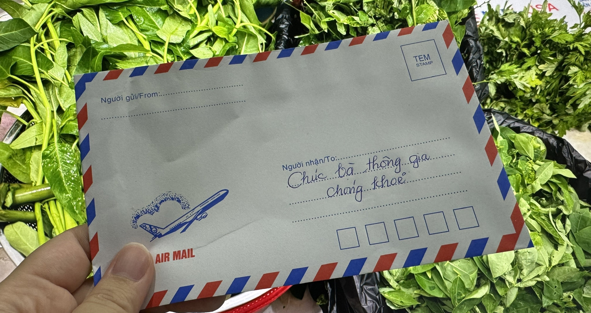 Đi 500km thăm thông gia gặp nạn, vợ chồng nghèo gửi quà khiến cả nhà xúc động