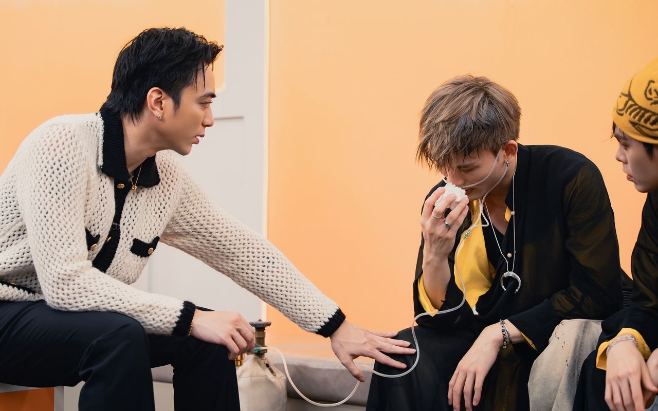 Thí sinh kiệt sức, phải thở oxy trong chương trình 'Tân binh toàn năng' - Ảnh 2. Thí sinh kiệt sức, phải thở oxy trong chương trình 'Tân binh toàn năng' - Ảnh 2.