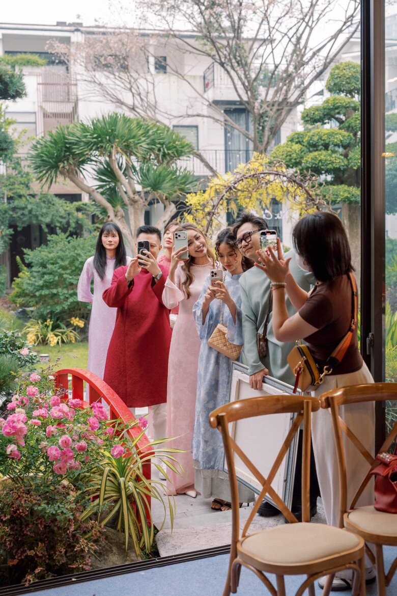 Bên trong biệt thự nhà vườn của chồng Á hậu Hương Ly: Cây cổ thụ tiền tỷ, hồ cá Koi và cầu đỏ đẹp như phim - Ảnh 7. Bên trong biệt thự nhà vườn của chồng Á hậu Hương Ly: Cây cổ thụ tiền tỷ, hồ cá Koi và cầu đỏ đẹp như phim - Ảnh 7.