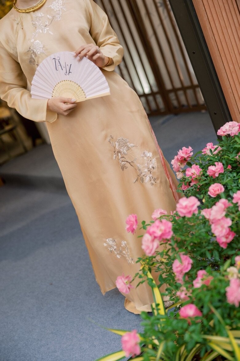 Bên trong biệt thự nhà vườn của chồng Á hậu Hương Ly: Cây cổ thụ tiền tỷ, hồ cá Koi và cầu đỏ đẹp như phim - Ảnh 4. Bên trong biệt thự nhà vườn của chồng Á hậu Hương Ly: Cây cổ thụ tiền tỷ, hồ cá Koi và cầu đỏ đẹp như phim - Ảnh 4.