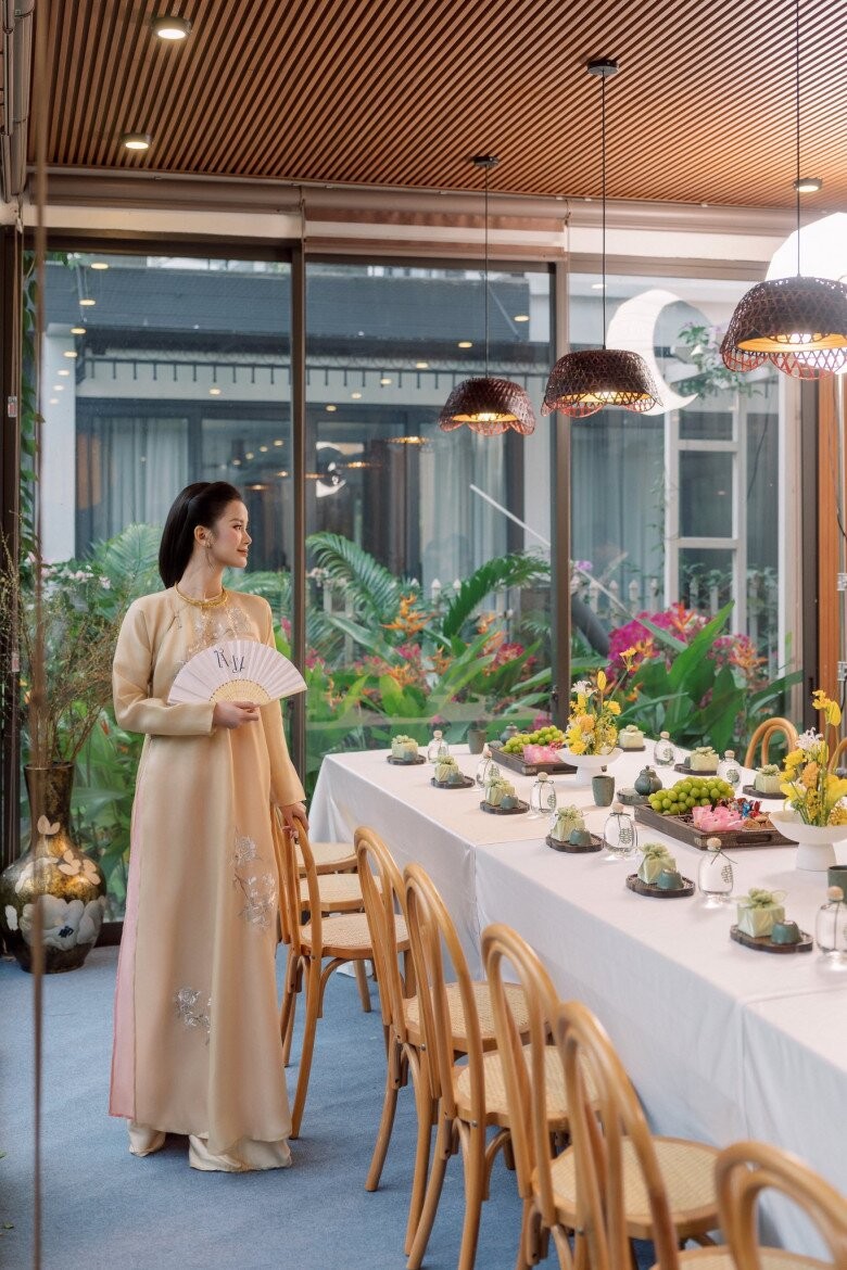 Bên trong biệt thự nhà vườn của chồng Á hậu Hương Ly: Cây cổ thụ tiền tỷ, hồ cá Koi và cầu đỏ đẹp như phim - Ảnh 11. Bên trong biệt thự nhà vườn của chồng Á hậu Hương Ly: Cây cổ thụ tiền tỷ, hồ cá Koi và cầu đỏ đẹp như phim - Ảnh 11.