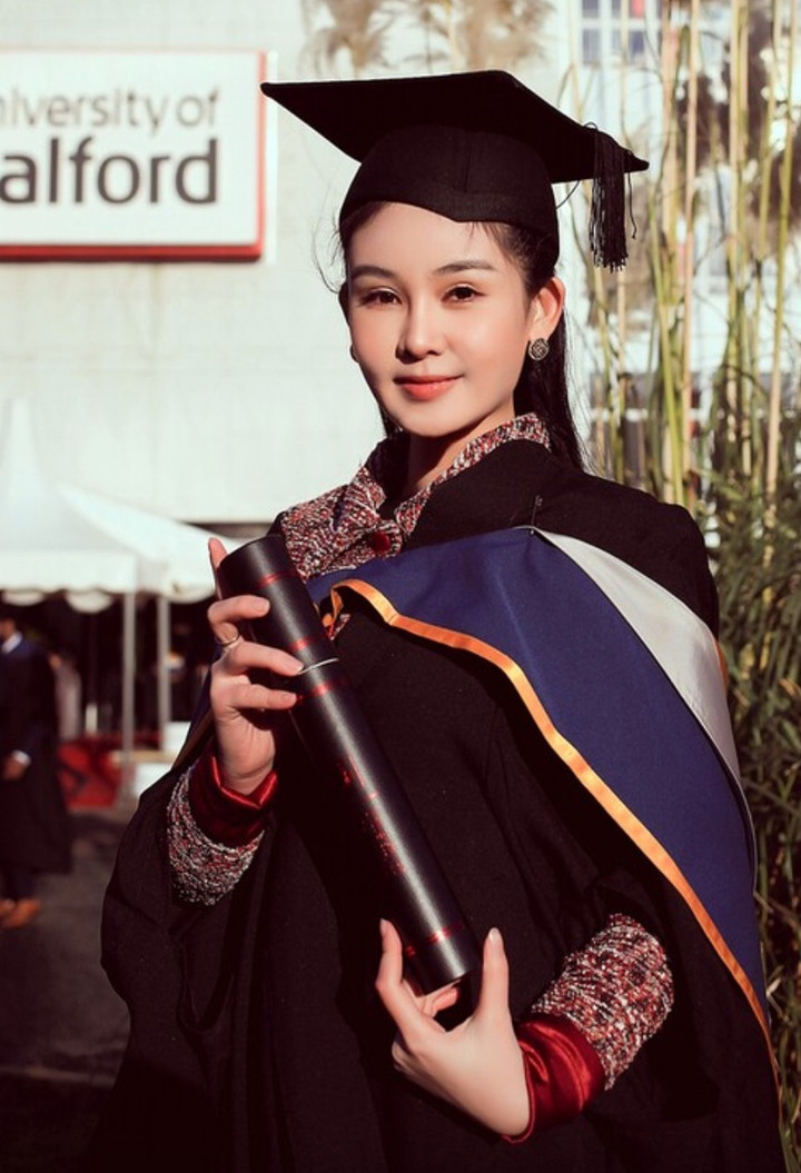 Hoa hậu Việt học tiến sĩ: Là phó khoa ở tuổi 30, hôn nhân viên mãn bên chồng MC - Ảnh 1.