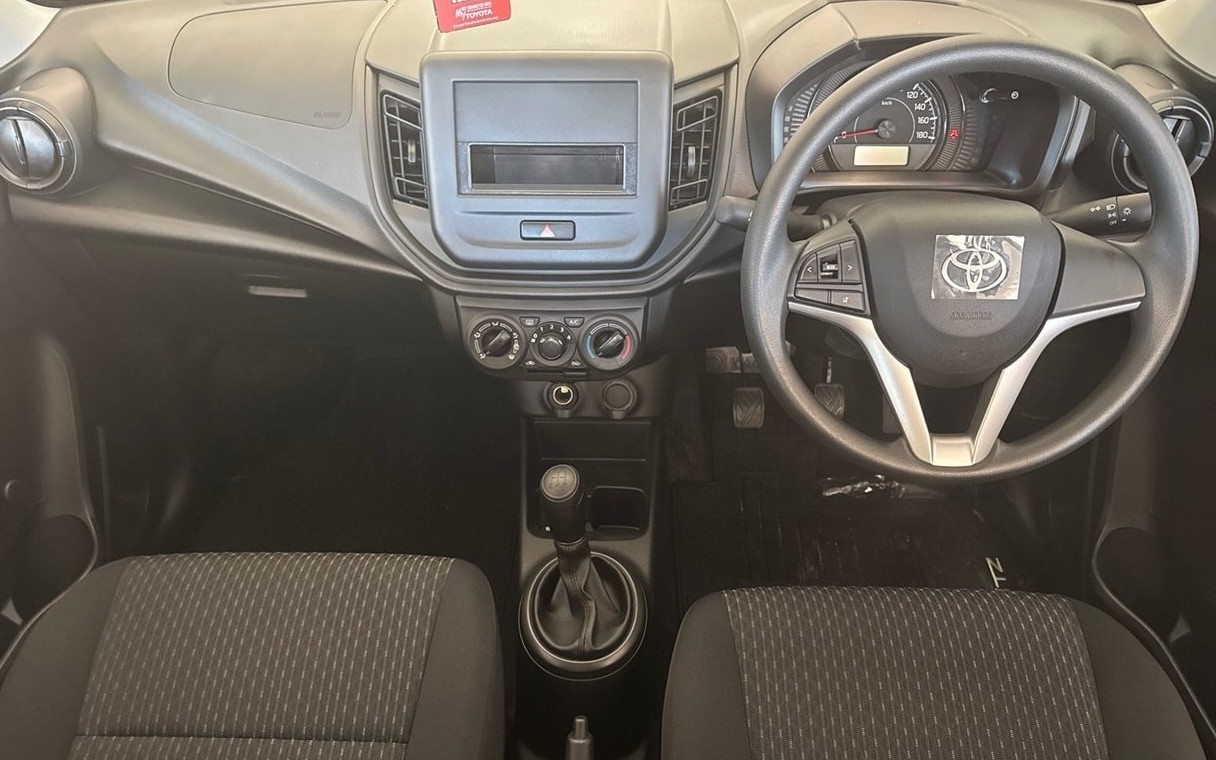 Hatchback hybrid của Toyota gi&aacute; 290 triệu đồng, c&oacute; 8 t&uacute;i kh&iacute;, si&ecirc;u tiết kiệm xăng, rẻ hơn Kia Morning, Hyundai Grand i10 c&oacute; về Việt Nam?
