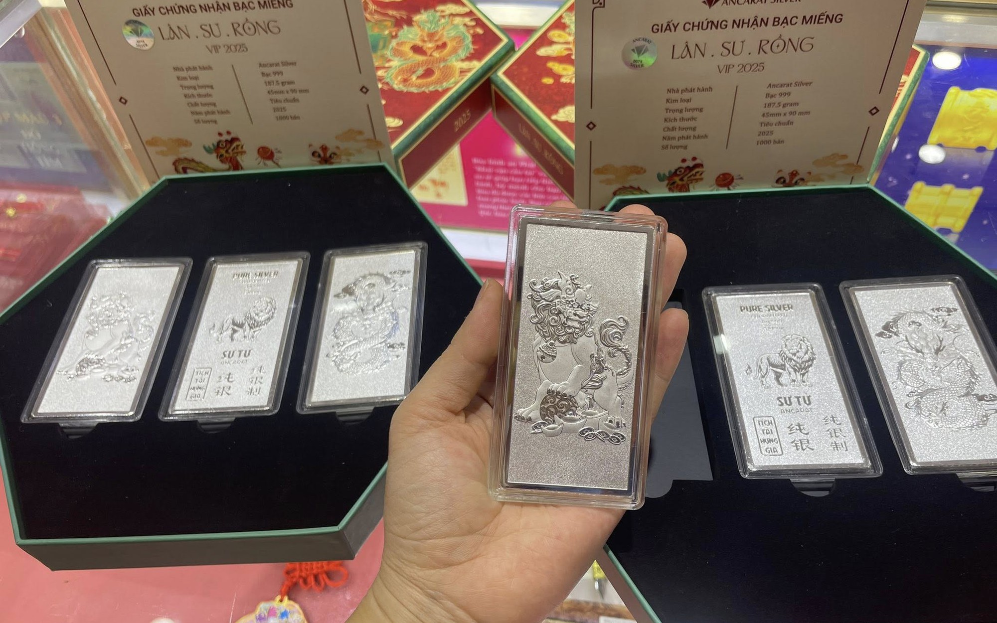 Giá bạc hôm nay (8/12): Thị trường quốc tế kéo giá bạc trong nước "đi ngang", giá giao dịch ở mức 59 triệu đồng/kg