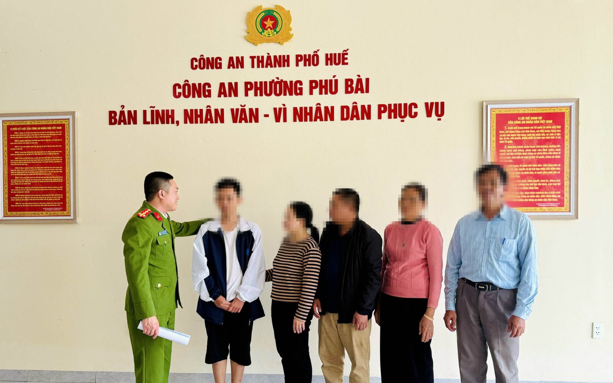 Công an xã giúp con 'chưa ngoan' bằng chương trình đọc sách ý nghĩa - Ảnh 5. Công an xã giúp con 'chưa ngoan' bằng chương trình đọc sách ý nghĩa - Ảnh 5.