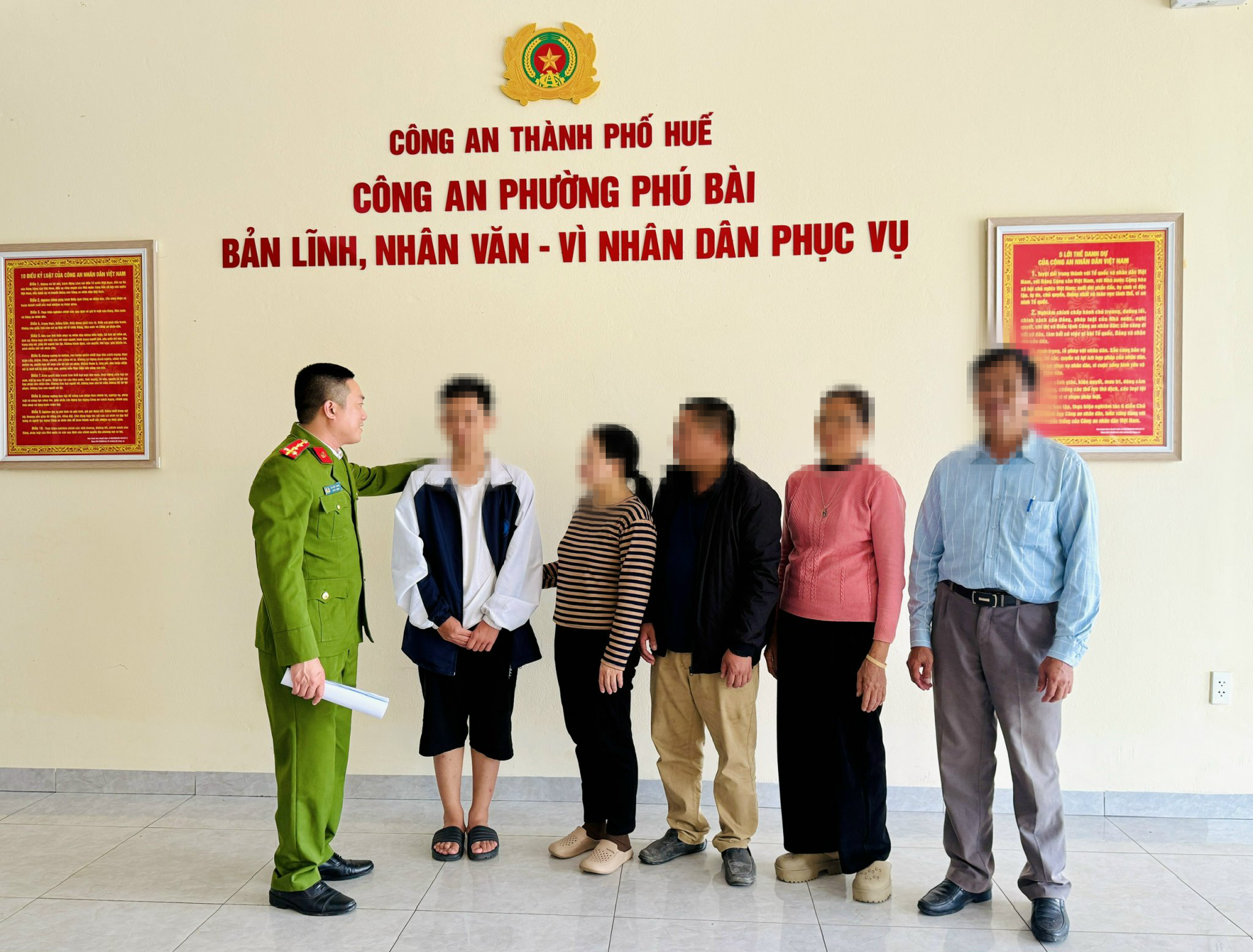 Công an Huế giải cứu nạn nhân bị lừa đảo 'bắt cóc online'  - Ảnh 1.