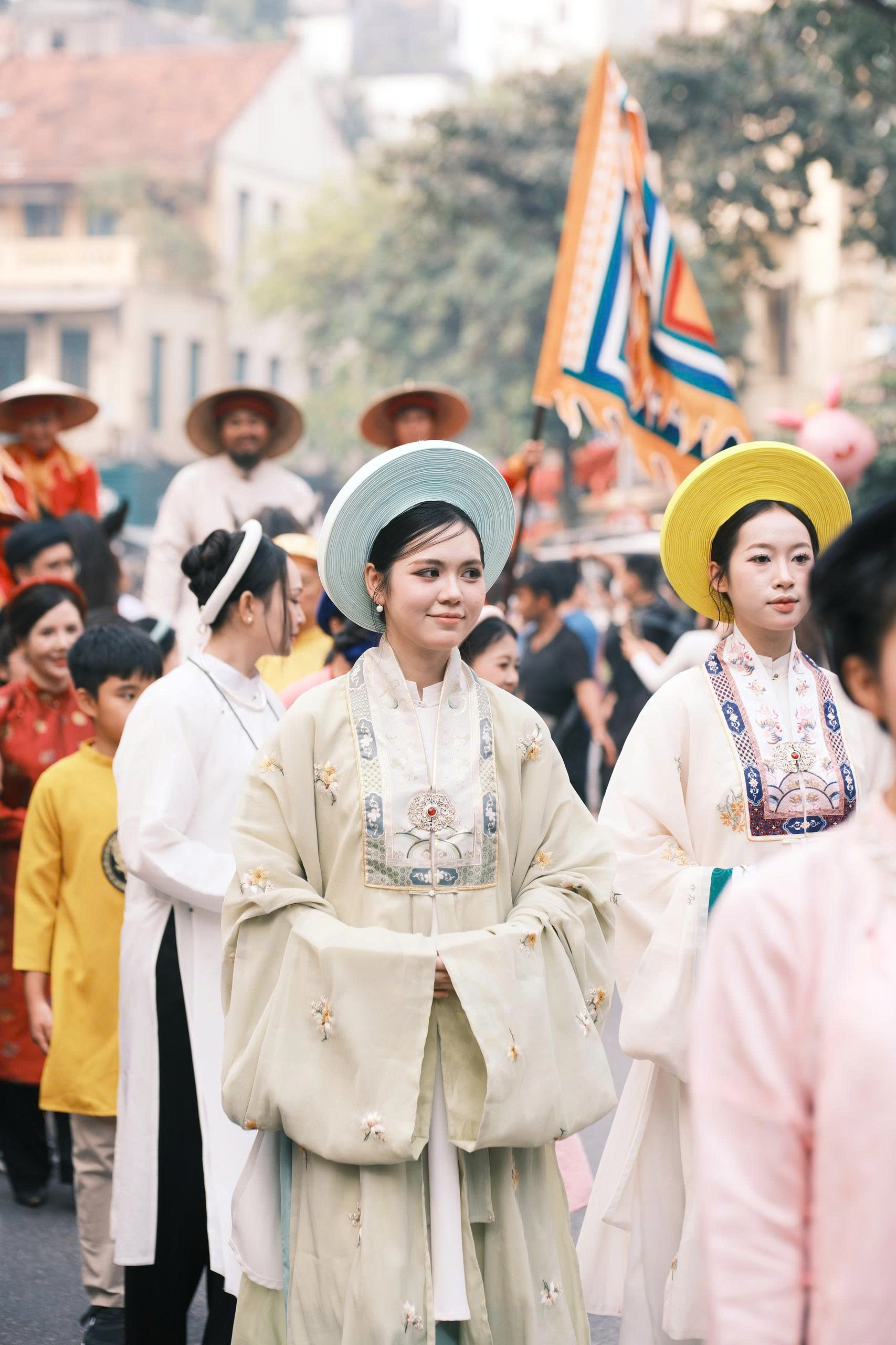 Sắc vóc qua 'cam thường' của H'hen Niê sau sinh - Ảnh 7. Sắc vóc qua 'cam thường' của H'hen Niê sau sinh - Ảnh 7.