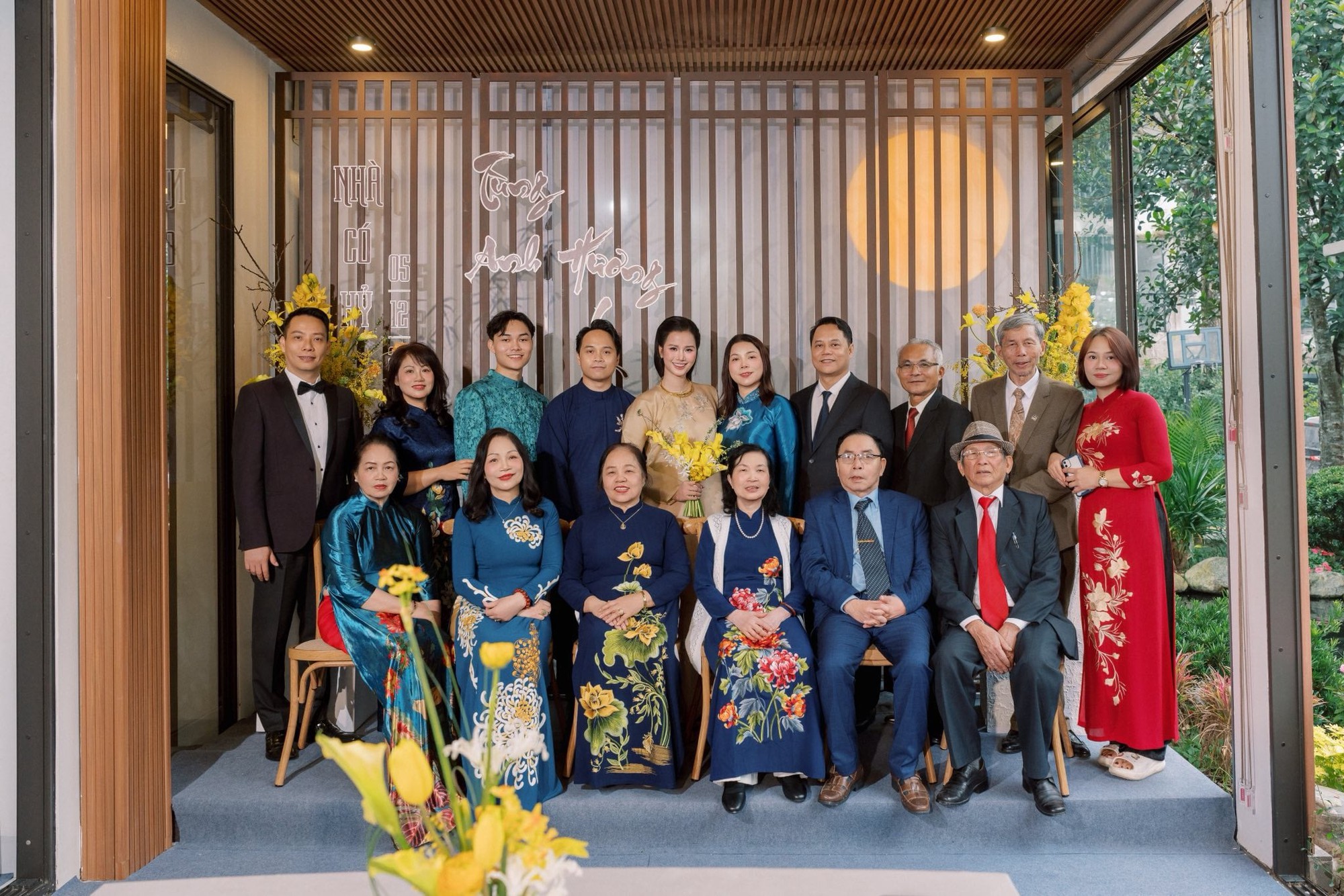 Bên trong biệt thự nhà vườn của chồng Á hậu Hương Ly: Cây cổ thụ tiền tỷ, hồ cá Koi và cầu đỏ đẹp như phim - Ảnh 7. Bên trong biệt thự nhà vườn của chồng Á hậu Hương Ly: Cây cổ thụ tiền tỷ, hồ cá Koi và cầu đỏ đẹp như phim - Ảnh 7.