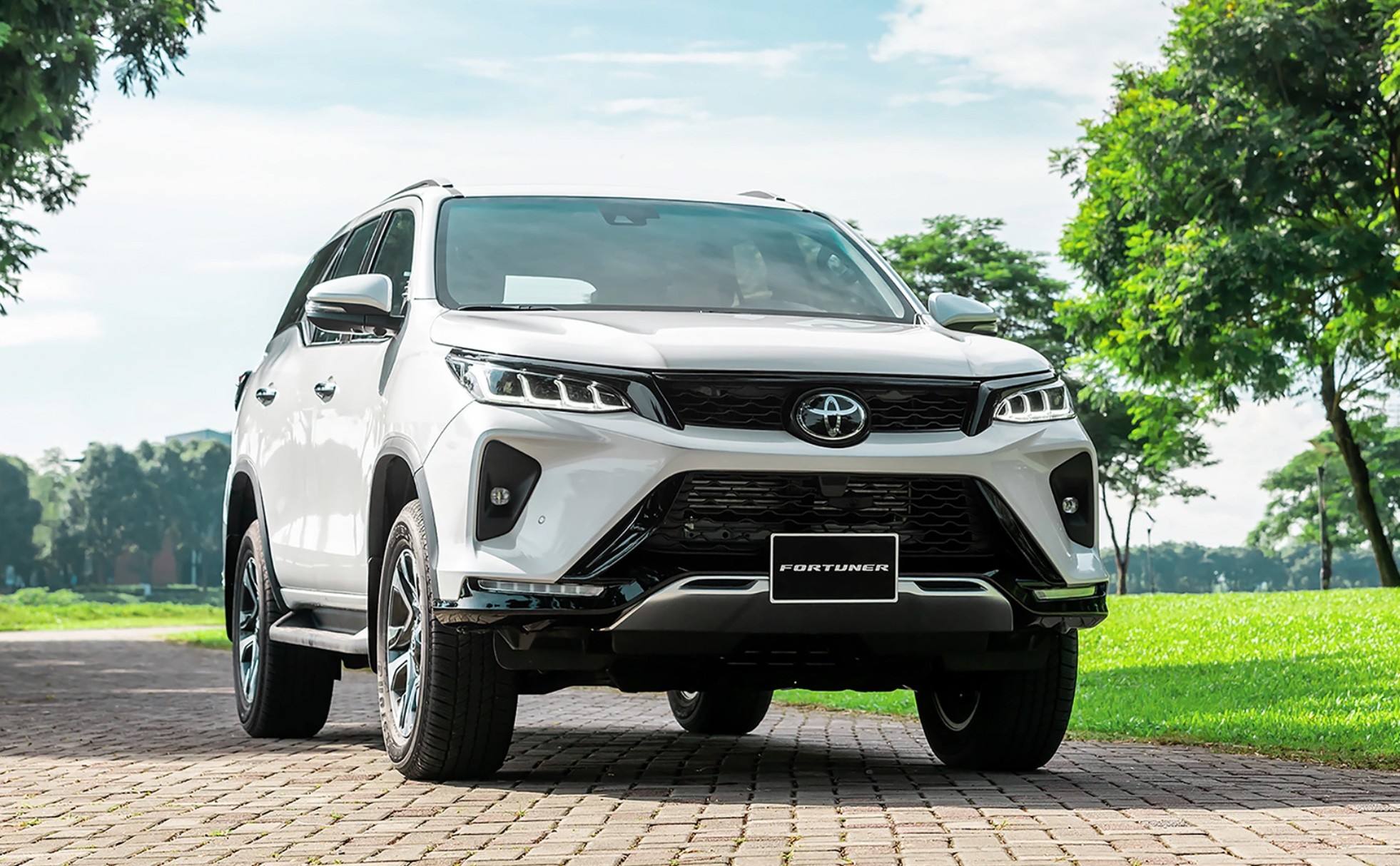 Giá xe ô tô Toyota giảm sốc , ưu đãi lớn cho khách hàng tháng 12 / 2025 - Ảnh 5. Giá xe ô tô Toyota giảm sốc , ưu đãi lớn cho khách hàng tháng 12 / 2025 - Ảnh 5.