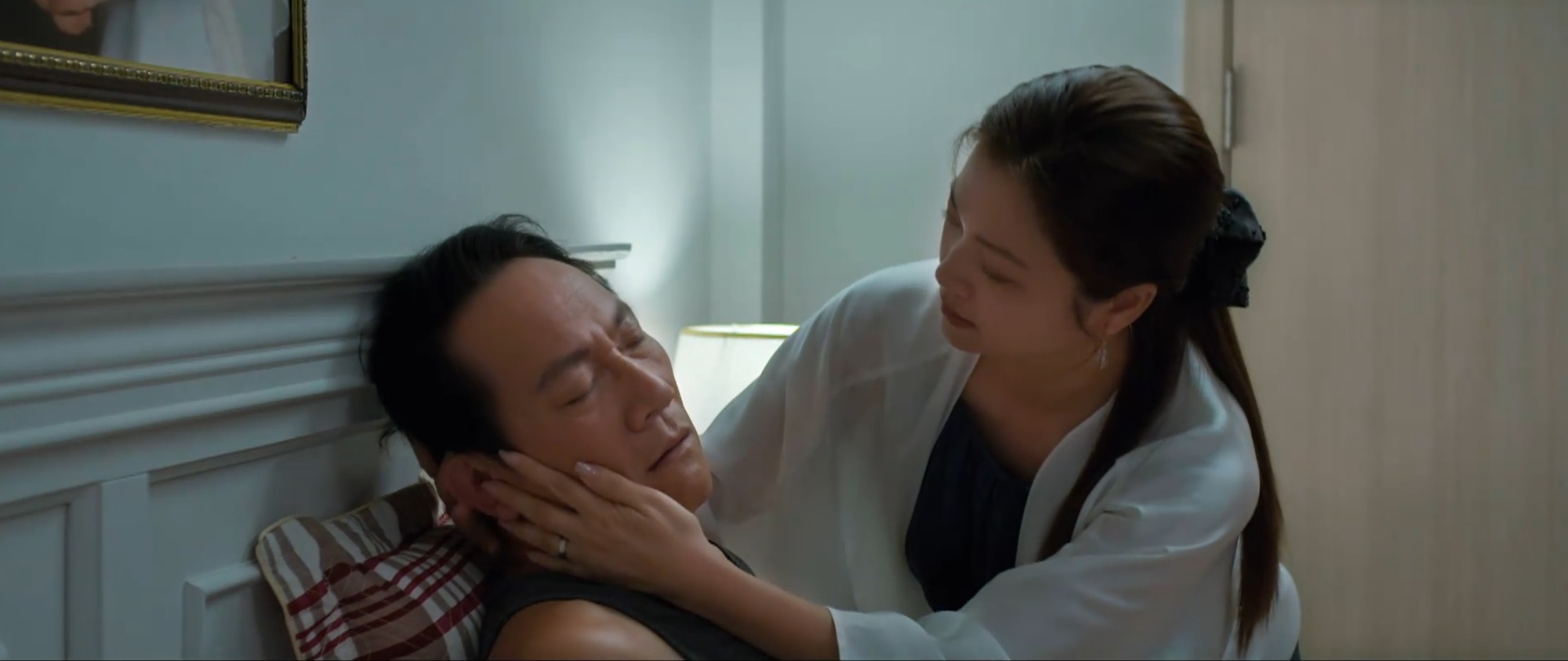 Bà Ánh diễn viên múa ngày đầu làm giúp việc đã gây họa phải lên đồn công an - Ảnh 1. Gia đình trái dấu - Tập 4: Vợ 'công chúa' vừa đi làm giúp việc đã gây họa - Ảnh 2.