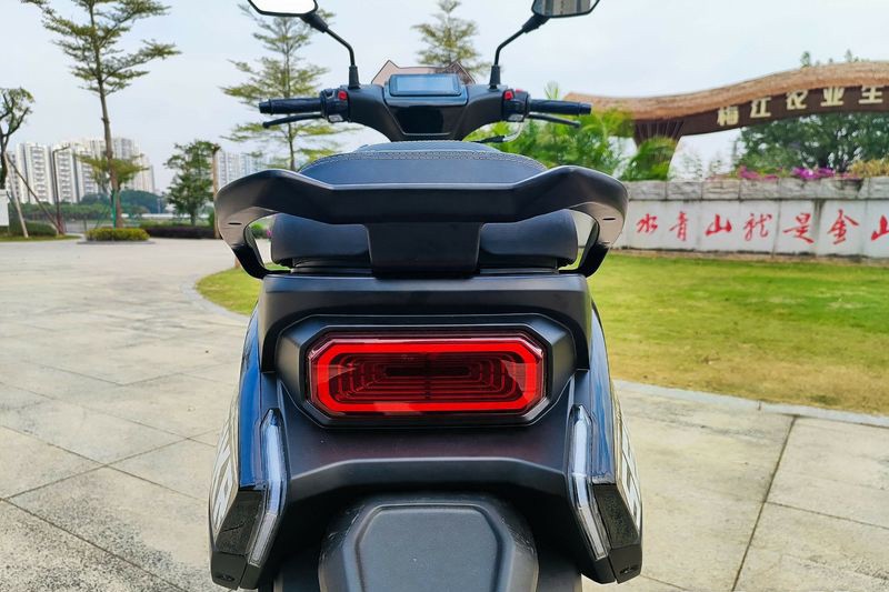 Xe ga 150cc giá 22 triệu đồng đẹp hiện đại, trang bị chẳng kém SH Mode, rẻ hơn cả Vision, chỉ ngang xe số Wave Alpha khuấy đảo thị trường - Ảnh 5. Xe ga 150cc giá 22 triệu đồng đẹp hiện đại, trang bị chẳng kém SH Mode, rẻ hơn cả Vision, chỉ ngang xe số Wave Alpha khuấy đảo thị trường - Ảnh 5.