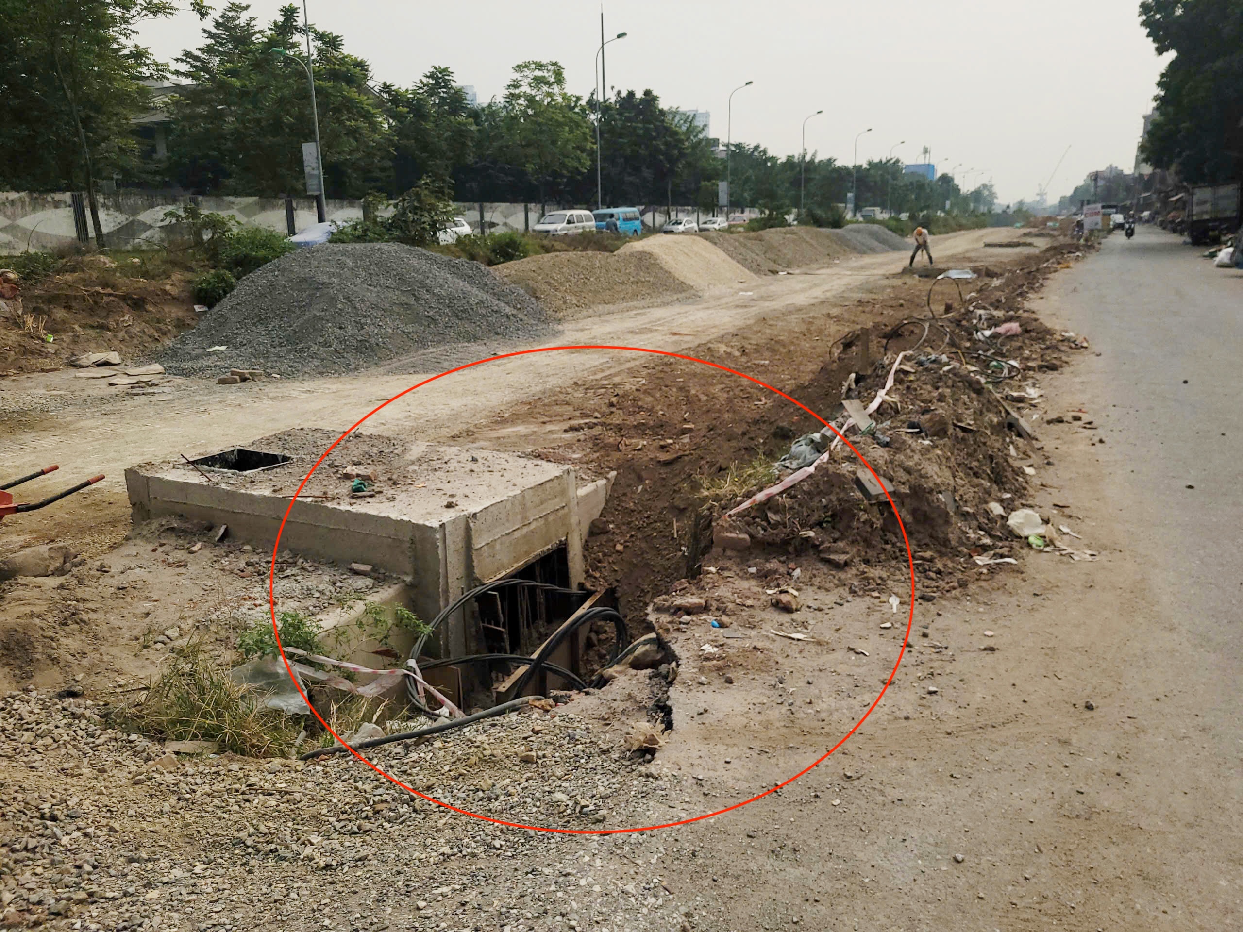 Cận cảnh bẫy nguy hiểm tại dự án 370 tỷ ở Hà Nội - Ảnh 8. Cận cảnh bẫy nguy hiểm tại dự án 370 tỷ ở Hà Nội - Ảnh 8.