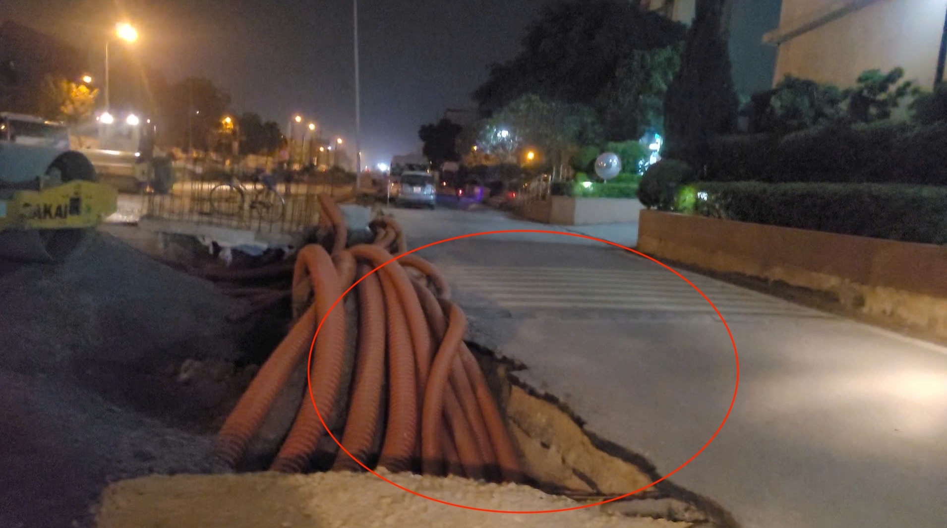 Cận cảnh bẫy nguy hiểm tại dự án 370 tỷ ở Hà Nội - Ảnh 4. Cận cảnh bẫy nguy hiểm tại dự án 370 tỷ ở Hà Nội - Ảnh 4.