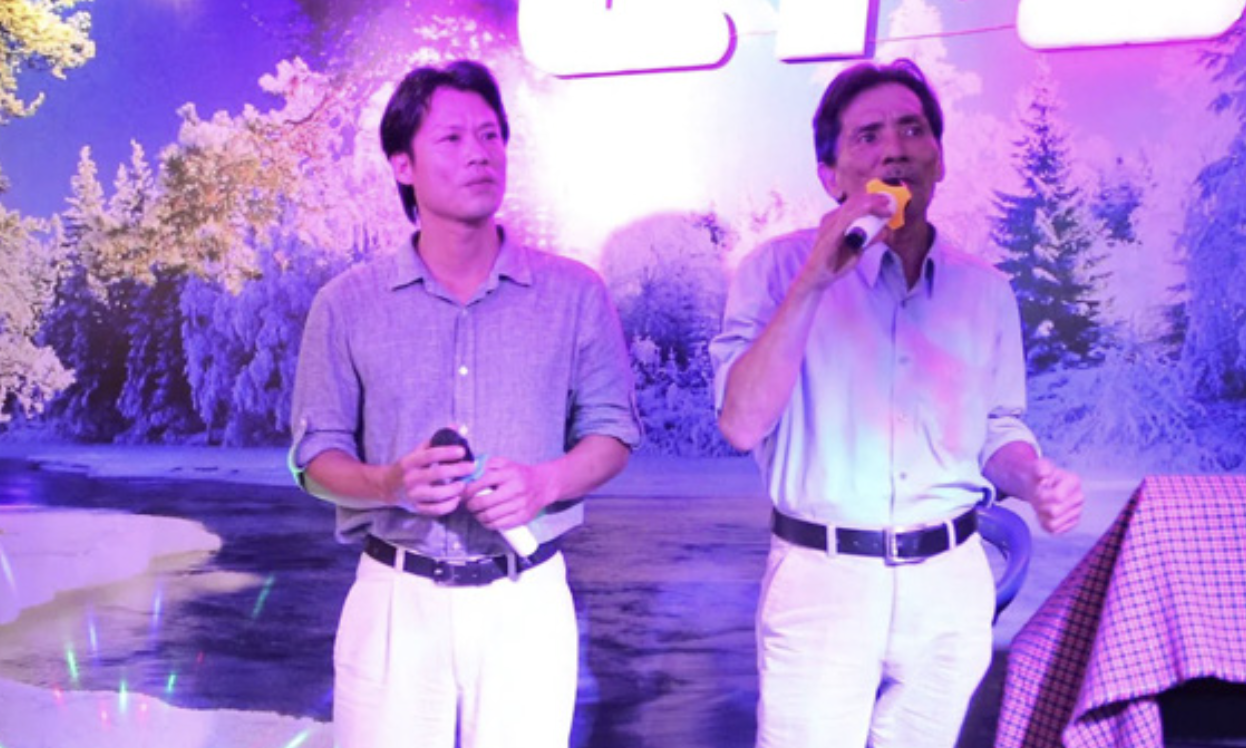 Con trai Thương Tín thất thần trước sự ra đi của cha nổi tiếng - Ảnh 3. Con trai Thương Tín thất thần trước sự ra đi của cha nổi tiếng - Ảnh 3.