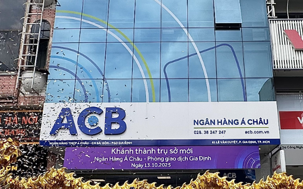 Ng&acirc;n h&agrave;ng thu ph&iacute; t&agrave;i khoản kh&ocirc;ng đủ số dư: Hệ quả từ &aacute;p lực KPI hay dọn ' r&aacute;c '? - Ảnh 3.