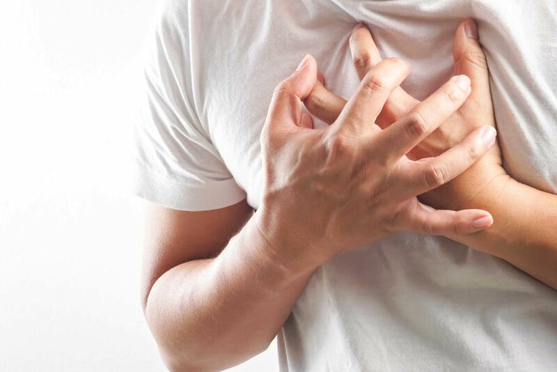 Người đàn ông 49 tuổi bị tràn khí màng phổi thừa nhận một sai lầm suốt 30 năm nhiều người Việt mắc phải - Ảnh 1. Người đàn ông 49 tuổi bị tràn khí màng phổi thừa nhận một sai lầm suốt 30 năm nhiều người Việt mắc phải - Ảnh 1.