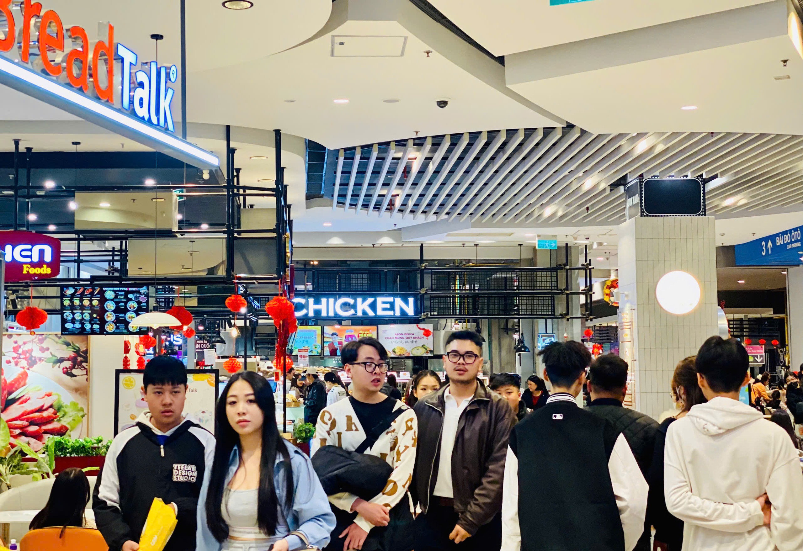 TTTM, khu vui chơi, rạp chiếu phim chật kín khách ngày đầu năm mới 2025- Ảnh 19.