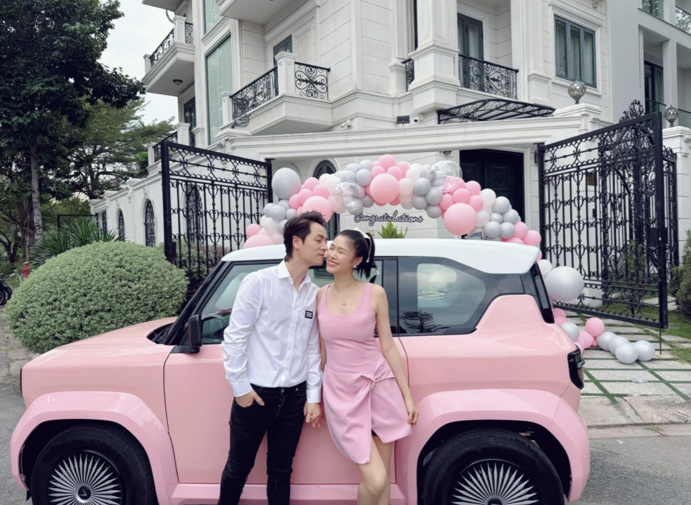 Valentine: Chồng Ngô Thanh Vân và dàn cầu thủ tuyển Việt Nam khoe khoảnh khắc ngọt ngào với 'nửa kia' - Ảnh 4.